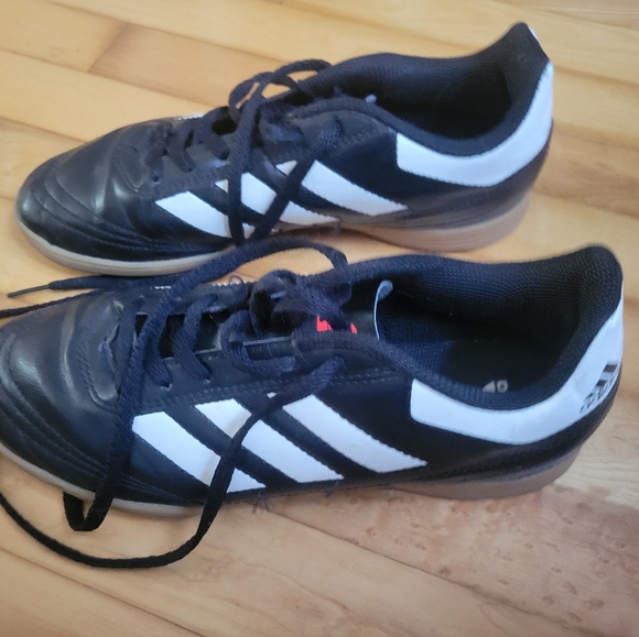 Adidas indoor cleats - Picture 2 of 3